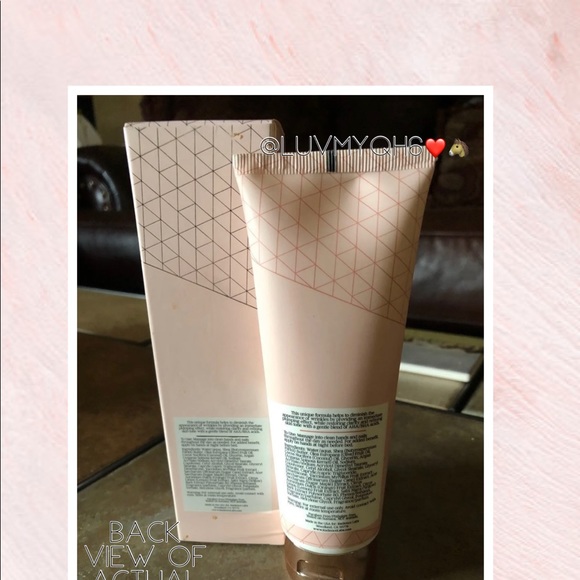 RADIENCE LABS Hand Creme 🎉HP🎉 - Picture 2 of 3